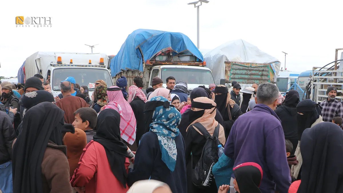 نزوح مستمر: عائلات من مخيم العريشة بالحسكة تعود إلى ديارها في دير الزور