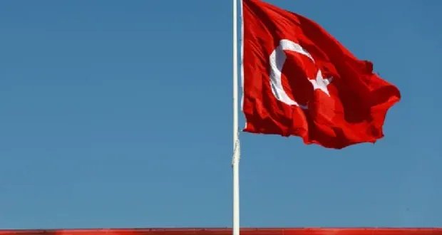 اعتداء مروع في إسطنبول: مجموعة تهاجم رجلاً في شارع تقسيم