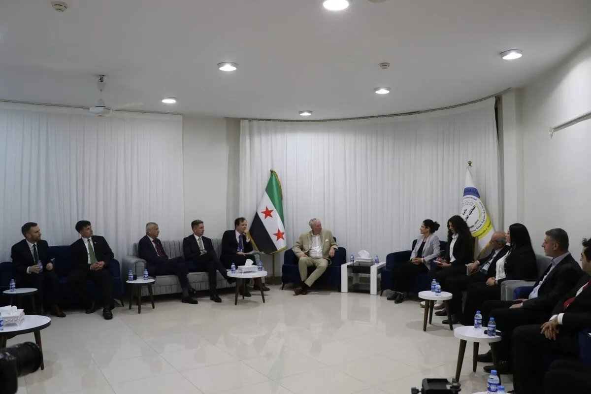 الإدارة الذاتية تستقبل وفداً برلمانياً أوروبياً وبريطانياً لبحث التطورات السياسية والاقتصادية في شمال شرق سوريا