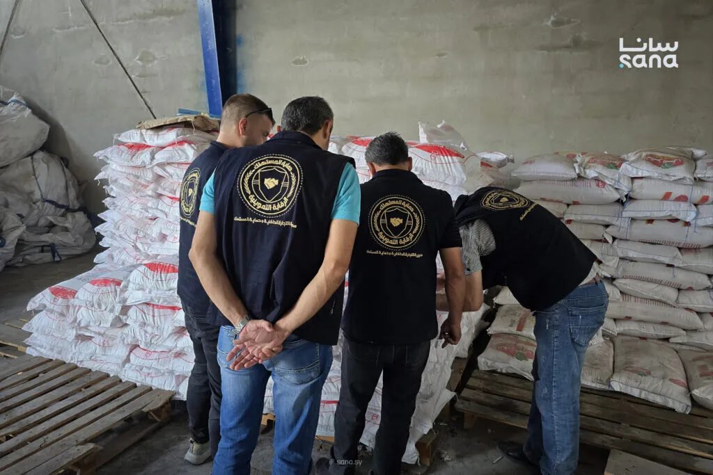 حمص: ضبط 150 طناً من المواد الحافظة المغشوشة وملاحقة المسوقين المتورطين