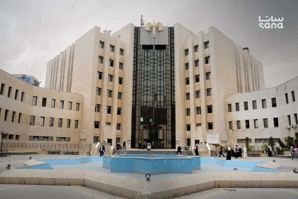 وزارة العدل تلزم القضاة بالبت الفوري في القضايا المستعجلة خلال العطل القضائية لضمان العدالة الناجزة