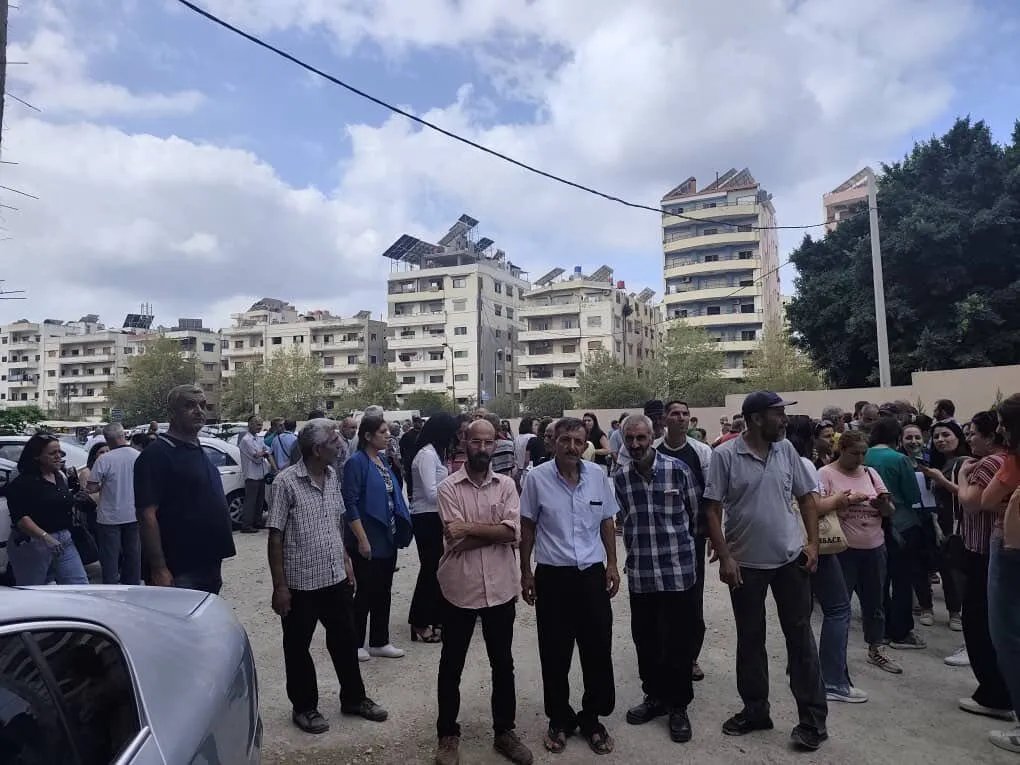 غموض حول مصير موظفي الاتصالات: هل قرار تمديد الإجازات يصطدم بتعميم رئاسة الجمهورية؟