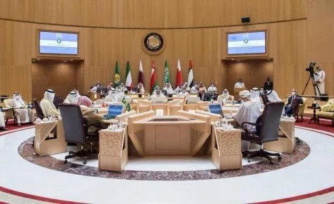 المجلس الوزاري الخليجي يدعو إلى وقف فوري لإطلاق النار في غزة ويستنكر الإبادة الجماعية والحصار الإسرائيلي