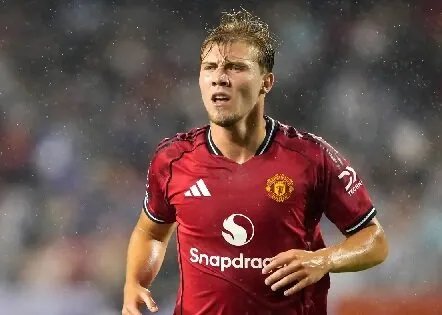 نابولي يتعاقد مع المهاجم الدنماركي راسموس هويلوند على سبيل الإعارة مع إلزامية الشراء