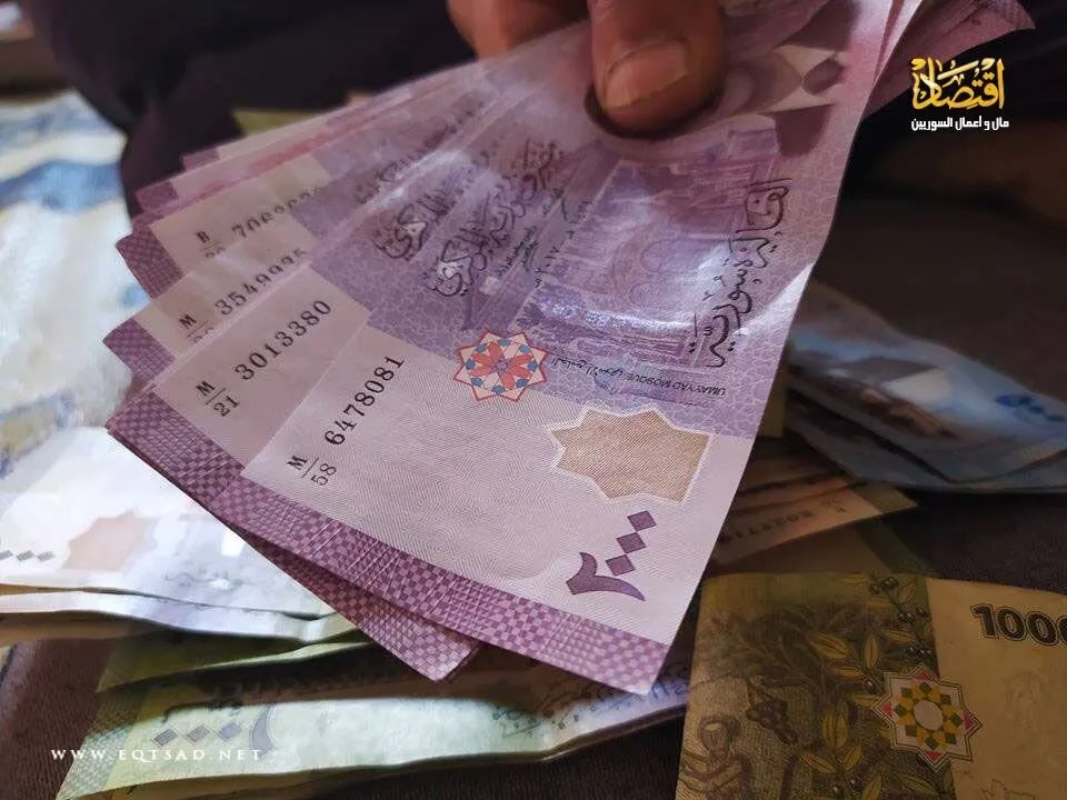 استقرار نسبي للدولار في السوق السوداء السورية: نظرة على أسعار الصرف الرئيسية مساء الاثنين