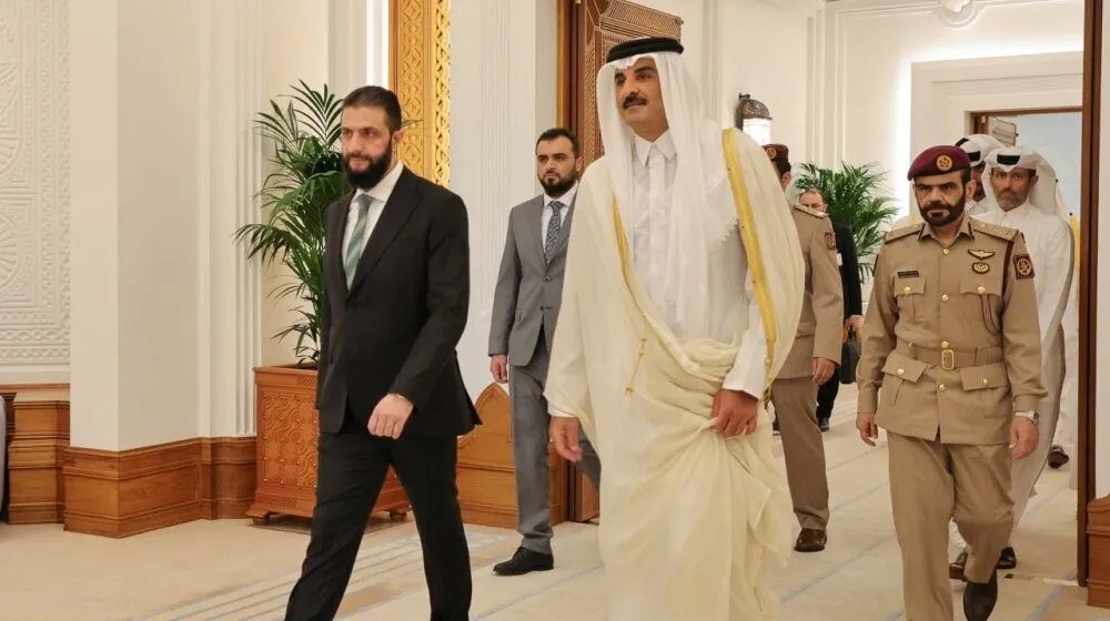 أول زيارة لرئيس سوري إلى الدوحة منذ سنوات: الشرع يلتقي أمير قطر في خطوة نحو تعزيز العلاقات