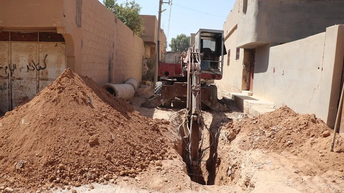 حملة واسعة في البوكمال لإصلاح شبكات الصرف الصحي المتضررة