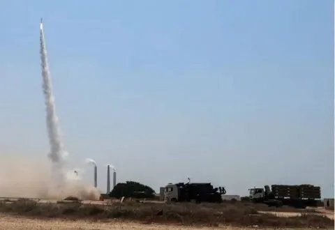 أنصار الله تستهدف مواقع إسرائيلية حساسة: مبنى الأركان ومطار بن غوريون ضمن الأهداف