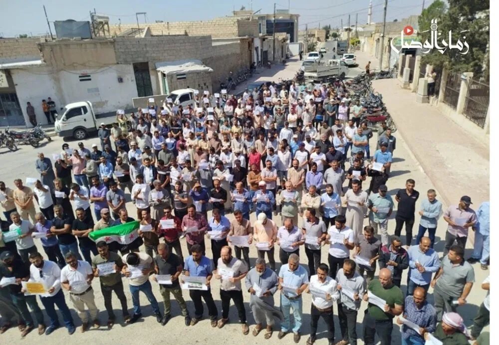 غضب في الباب: مظاهرات للمعلمين بسبب تأخر الرواتب وتفاقم الأزمة المعيشية