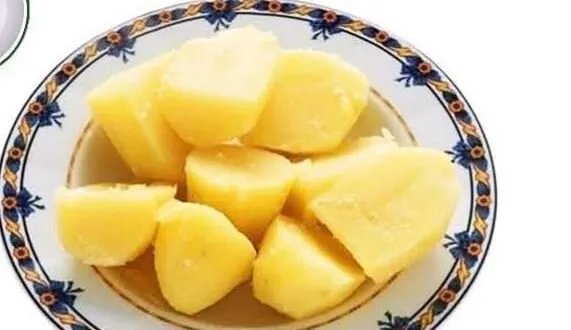 اكتشف الفوائد الصحية المذهلة للبطاطا المسلوقة: كنز غذائي متكامل