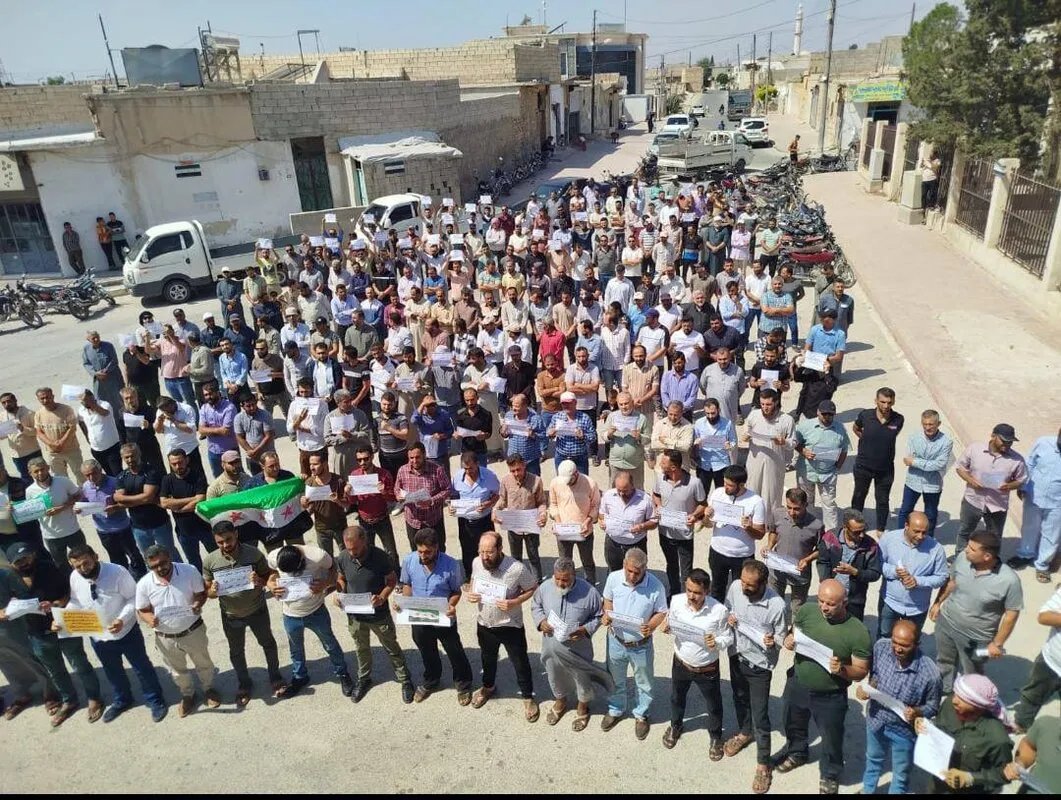 تصاعد احتجاجات المعلمين في ريف حلب ومطالبات بإقالة وزير التربية ومديرها