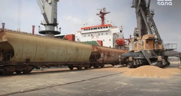 اللاذقية: تفريغ شحنة قمح ضخمة لتلبية احتياجات البلاد