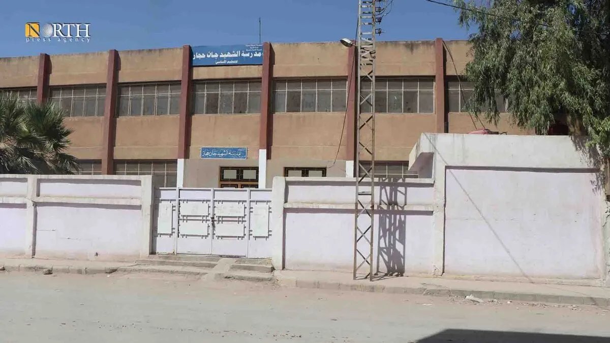 الإدارة الذاتية توقف تدريس مناهج دمشق في مناطق سيطرتها وتوحد المناهج الدراسية