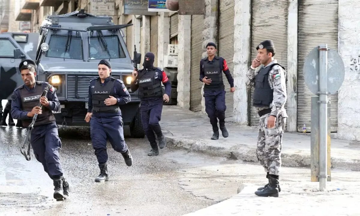 الأردن يحبط مخططًا إرهابيًا واسع النطاق: تفاصيل عن تصنيع صواريخ وتجنيد عناصر