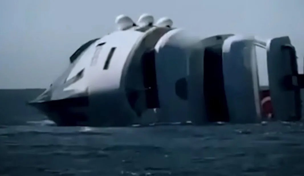 كارثة بحرية: غرق يخت فاخر بقيمة مليون دولار في تركيا بعد تسليمه مباشرة! (فيديو)