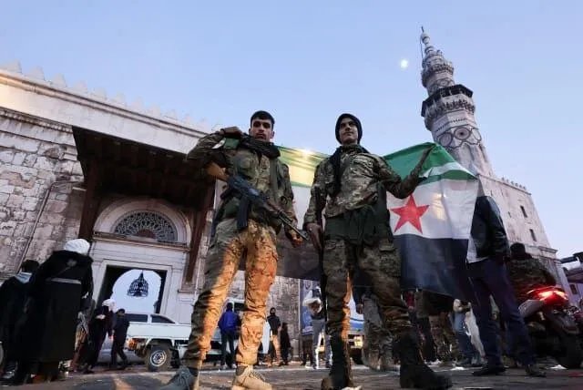 من أمير حرب إلى خارج المشهد: تفكيك اللواء الثامن يكشف صراع النفوذ في جنوب سوريا