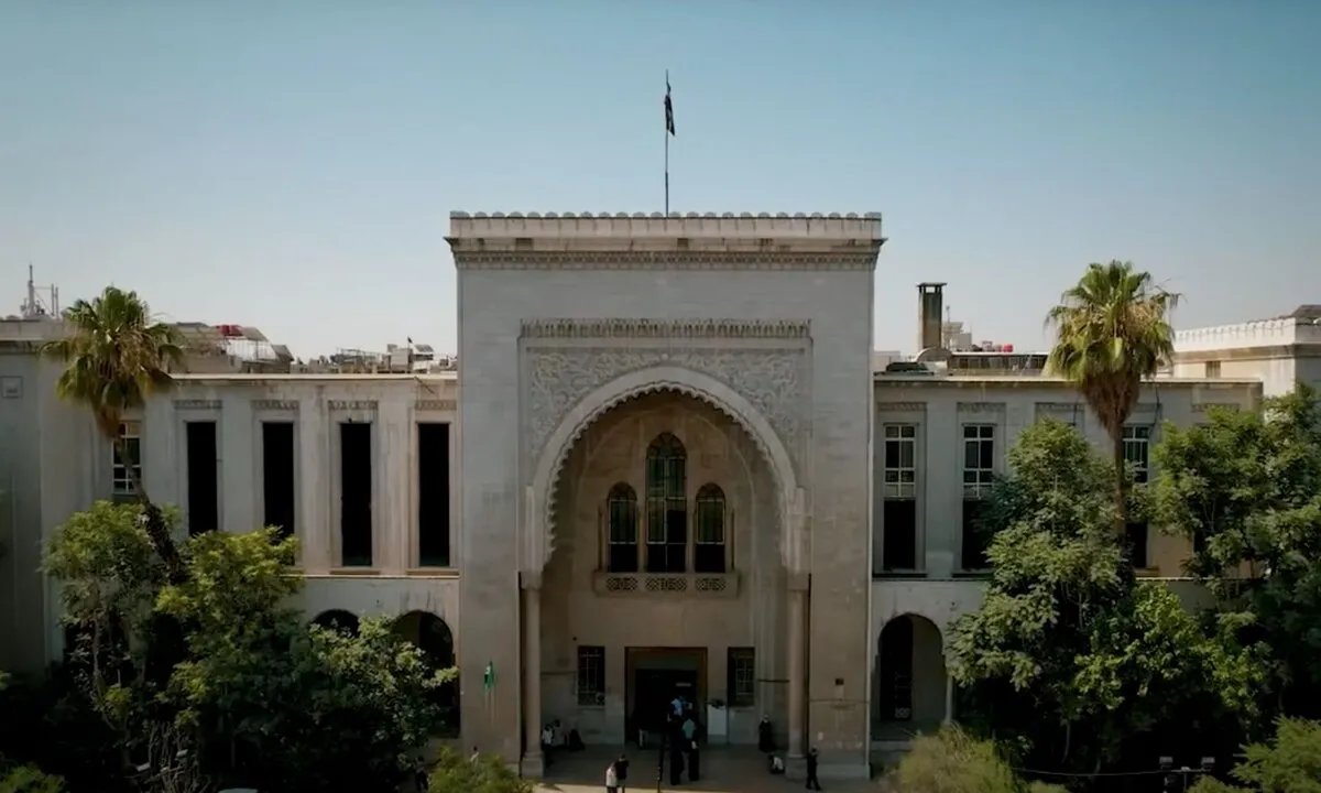 قفزة كبيرة في رواتب القضاة السوريين تصل إلى 1200 دولار بموجب مرسوم جديد