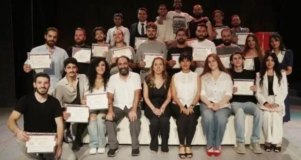 معهد دراما رود يحتفل بتخريج طلابه بعرض مسرحي مميز "الحياة المديدة للملك أوزوالد"