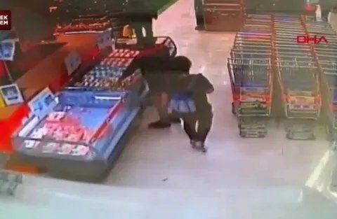 إسطنبول في صدمة: أم تقتل رضيعها وتلقي به في القمامة ثم تتسوق!