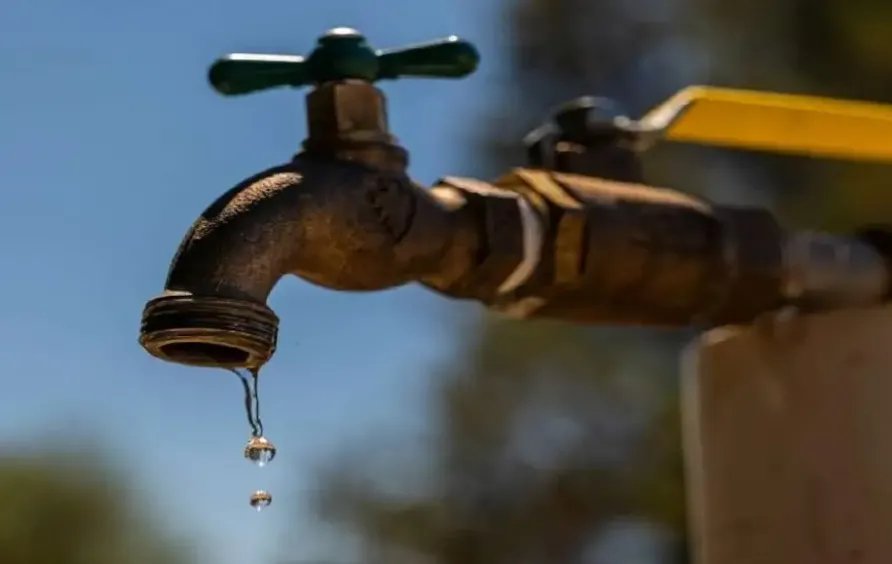 أزمة مياه تهدد مخيم أرض الأمل بريف حلب مع توقف الإمدادات