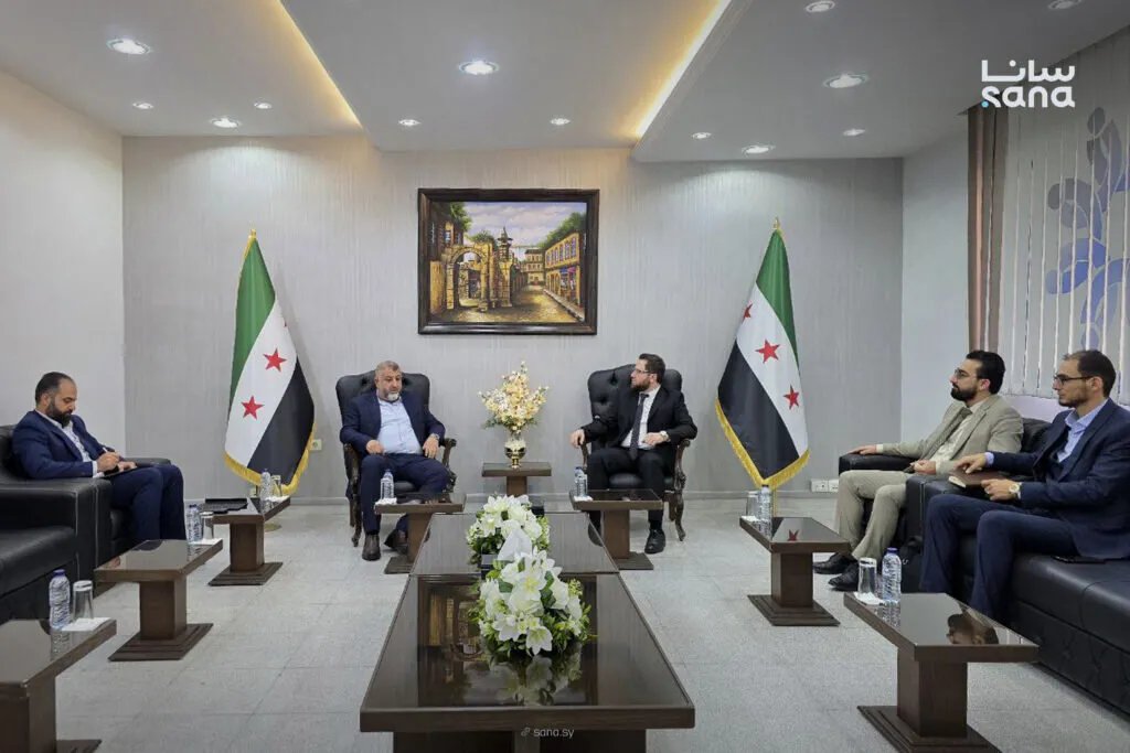 وزير التنمية الإدارية ومحافظ درعا يبحثان تعزيز الأداء الحكومي المحلي والإصلاح المؤسسي