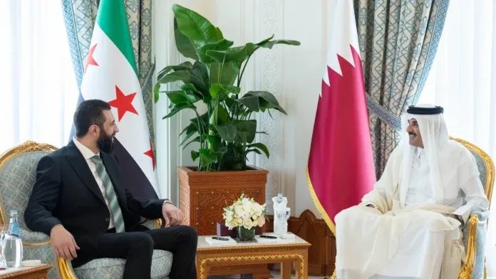 الشرع وأمير قطر يبحثان تعزيز العلاقات الثنائية ودعم سوريا الجديدة في الدوحة
