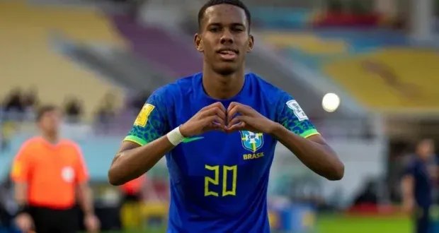 إستيفاو ينضم إلى قائمة أساطير البرازيل: بيليه ورونالدو ونيمار في انتظاره