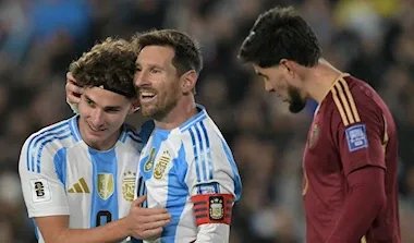 ميسي يودع جماهير الأرجنتين بثنائية مؤثرة في تصفيات المونديال