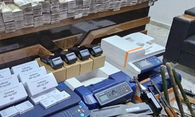 الأمن الجنائي السوري يستعيد أموالاً وأسلحة مسروقة من بنك خلال فترة سقوط النظام