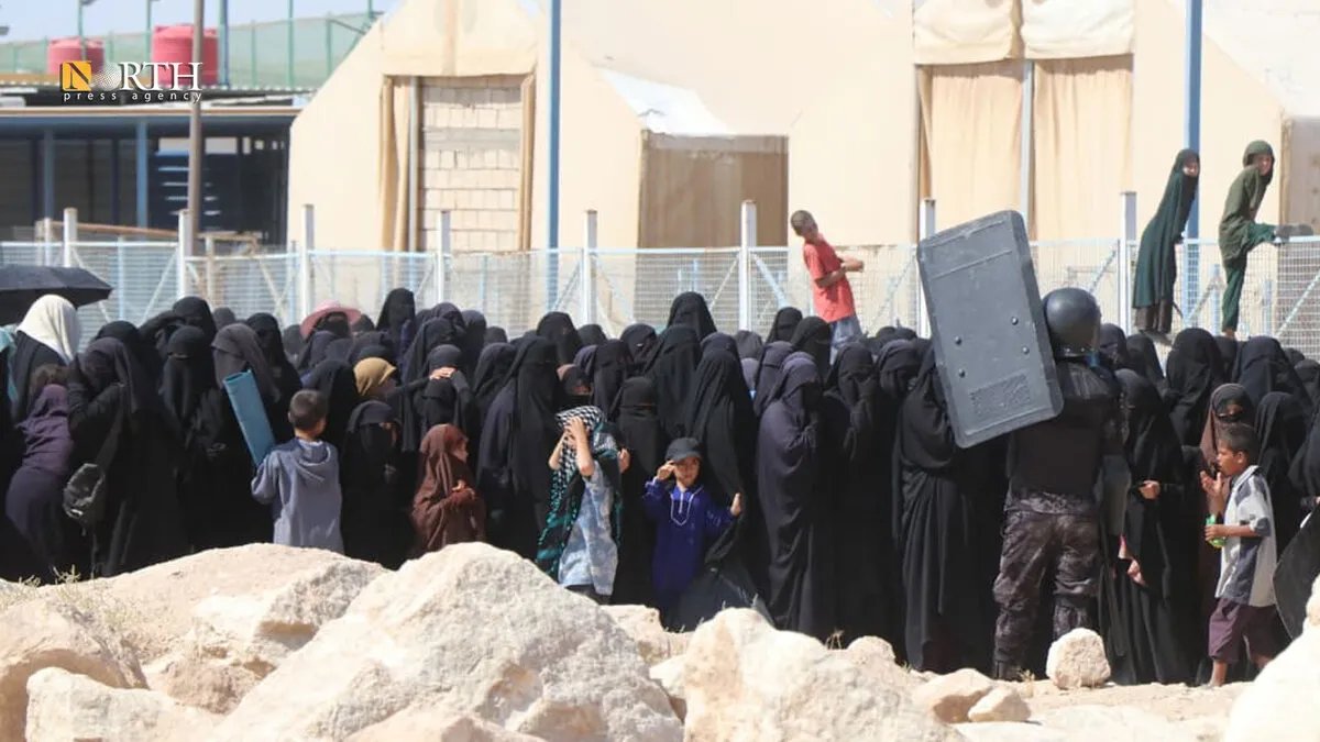 الأسايش تعلن تفكيك خلايا داعش واعتقال 11 عنصراً في مخيم الهول بعد حملة أمنية