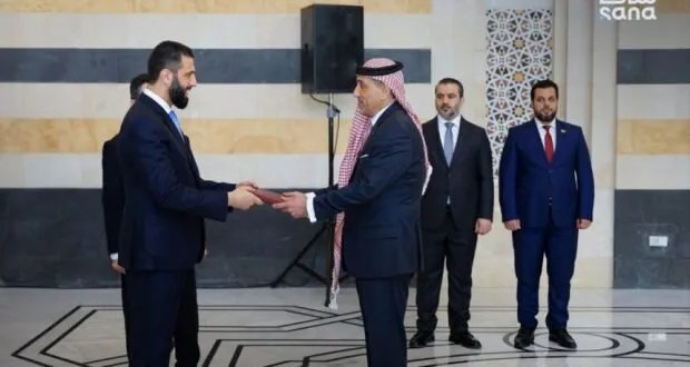 الرئيس الشرع يستقبل أوراق اعتماد سفير الأردن الجديد في سوريا