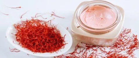 الزعفران: سر الإشراقة الطبيعية لبشرتك ووصفات منزلية بسيطة للاستخدام