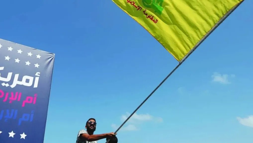 تقرير: إيران تطور شبكة تهريب في سوريا لدعم "حزب الله" عبر تسهيلات من بغداد