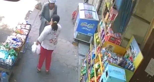 الشهرة المبكرة: قصة "طفلة الشيبسي" تثير الجدل حول حماية الأطفال من الاستغلال