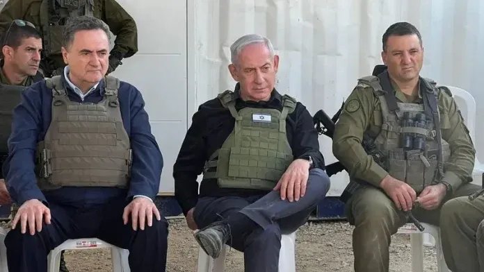 نتنياهو يتفقد شمال غزة ويتوعد حماس بـ "المزيد من الضربات"