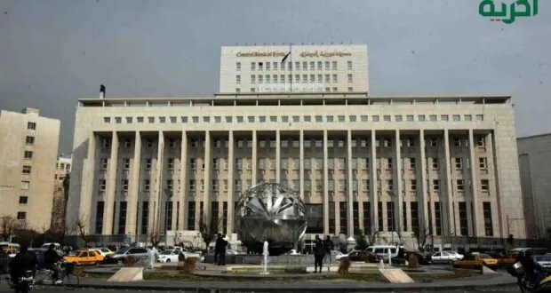انهيار قياسي للاحتياطي النقدي في سوريا: خبير يقترح استراتيجيات إنقاذ