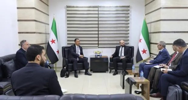 وزير الطاقة يبحث مع البنك الإسلامي للتنمية في قطر خطط تطوير قطاعي النفط والكهرباء