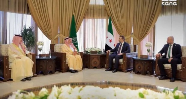 وزير الخارجية يبحث مع وفد سعودي رفيع المستوى تعزيز التعاون الإنساني والتنموي