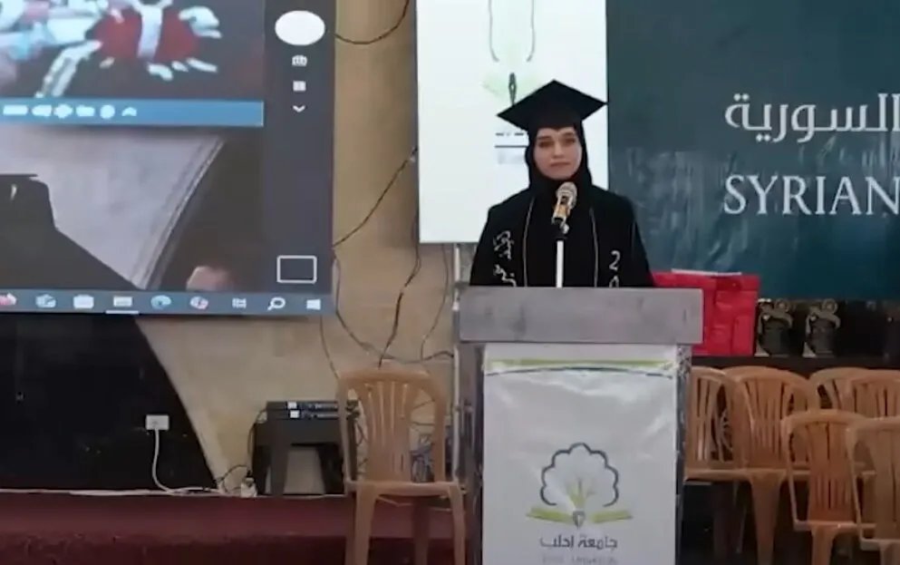 حدث فريد في إدلب: الشرع يشهد تخرج زوجته وتلقيها كلمة تاريخية