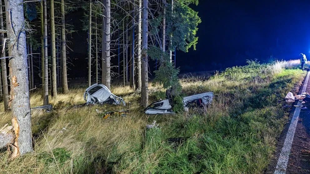 حادث مروع في ألمانيا: مصرع شابين إثر انشطار سيارة بورشه في جبال تاونوس