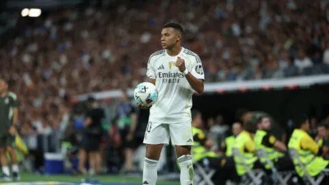 مبابي يتدخل في خطط ليفربول لخلافة صلاح بدعوة أوليس إلى ريال مدريد