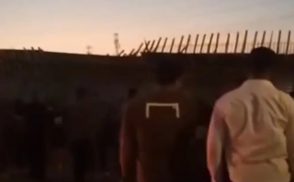 مأساة في كربلاء: انهيار جسر قيد الإنشاء يسفر عن ضحايا ومحاصرين تحت الأنقاض