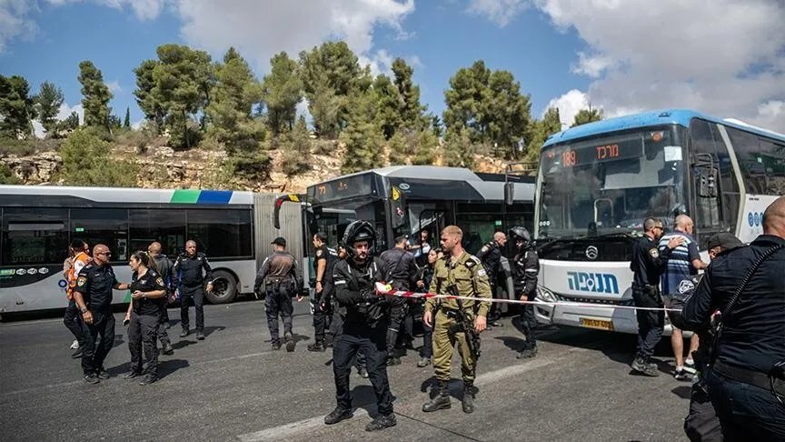 هجوم القدس: مقتل 5 إسرائيليين وإصابة 15 في إطلاق نار على حافلات براموت