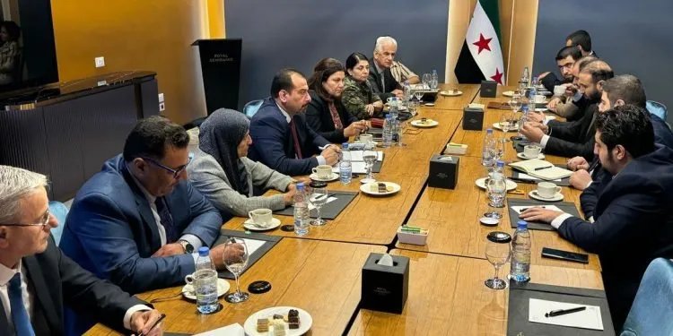 مفاوضات بين "الإدارة الذاتية" والحكومة السورية: ملفا التربية والمعابر على رأس الأولويات