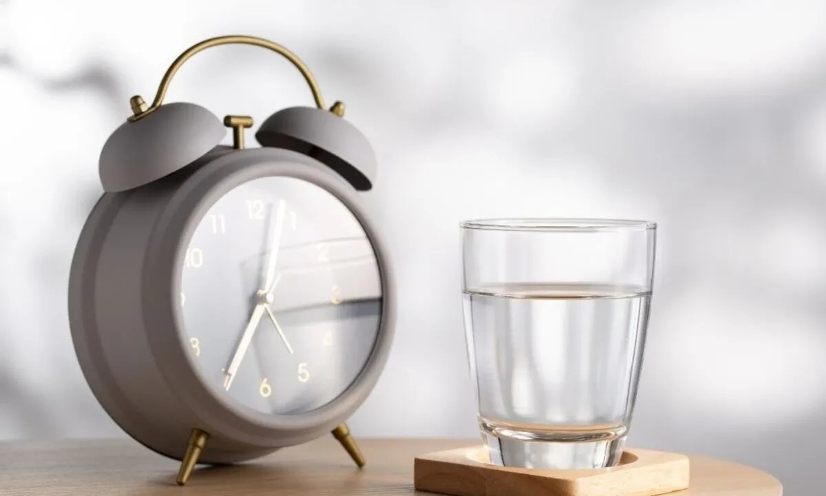 دراسة تكشف: شرب الماء يحمي من الإجهاد النفسي وتأثيراته السلبية
