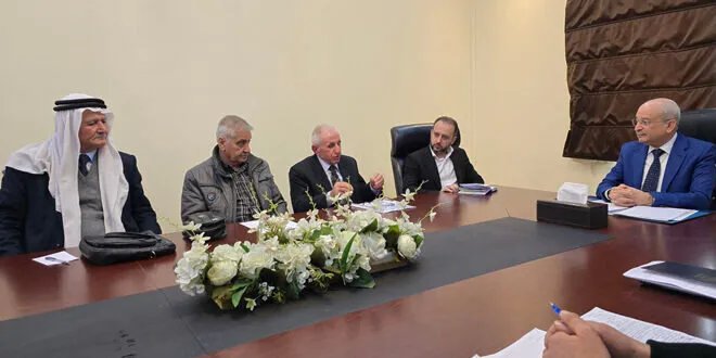 وزير النقل يبحث حلولاً لصعوبات تواجه أصحاب الشاحنات في سوريا