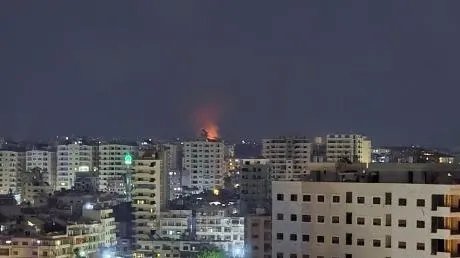 سوريا تدين بشدة الغارات الإسرائيلية على مواقع عسكرية في حمص واللاذقية وتعتبرها تصعيدًا خطيرًا