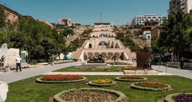 أرمينيا: رحلة بين سحر الطبيعة وتعقيدات التاريخ العريق