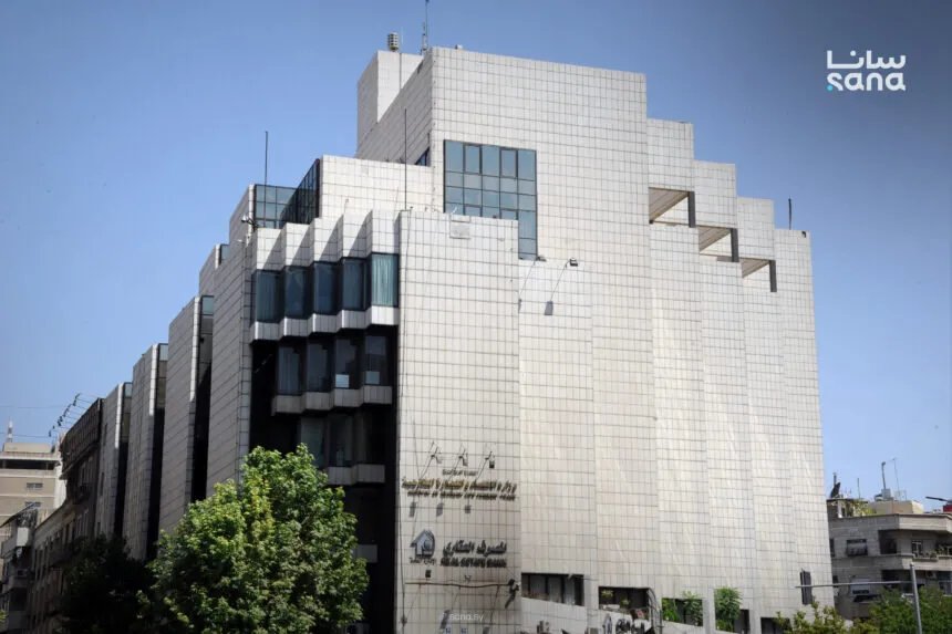 الاقتصاد السورية تعيد الموظفين المجازين مدفوعة الأجر إلى وظائفهم الأصلية