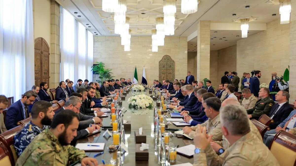 وزير الخارجية السوري يبحث مع وفد روسي تعزيز التعاون وسبل تحقيق الاستقرار في المنطقة